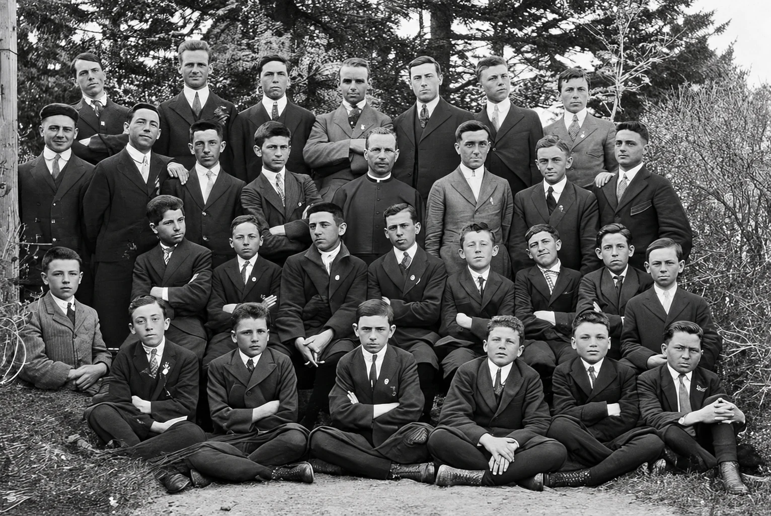 Juvenists with Father De la Motte, 1920