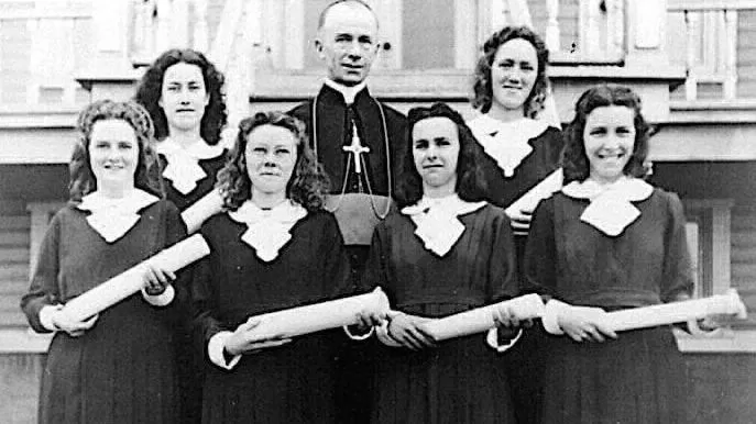Graduating students from the Saint-Joseph Normal School in Havre-Saint-Pierre in 1943