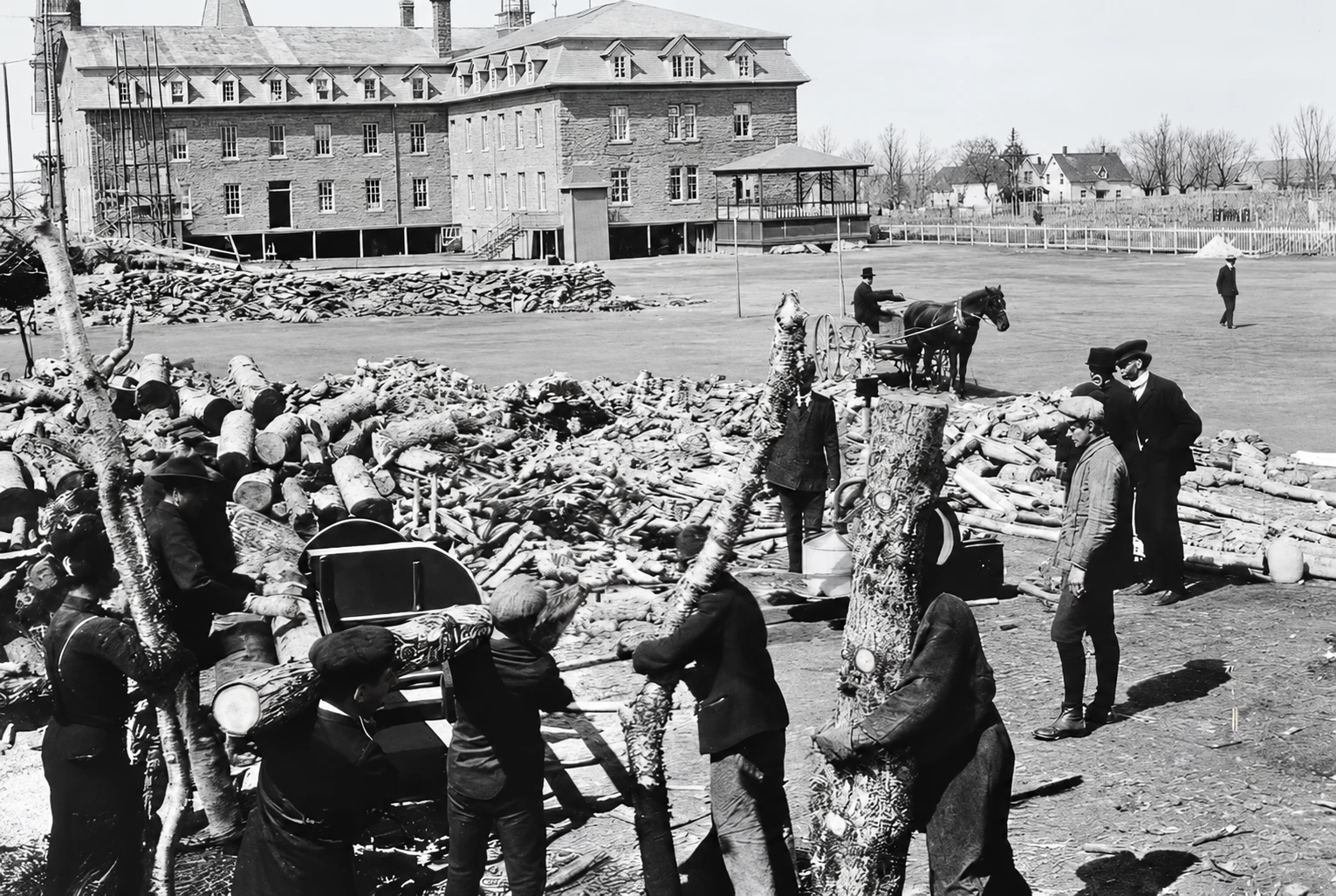 Costruzione della seconda ala nel 1907