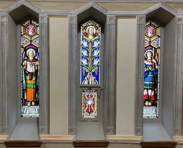 Second détail des vitraux du baptistère