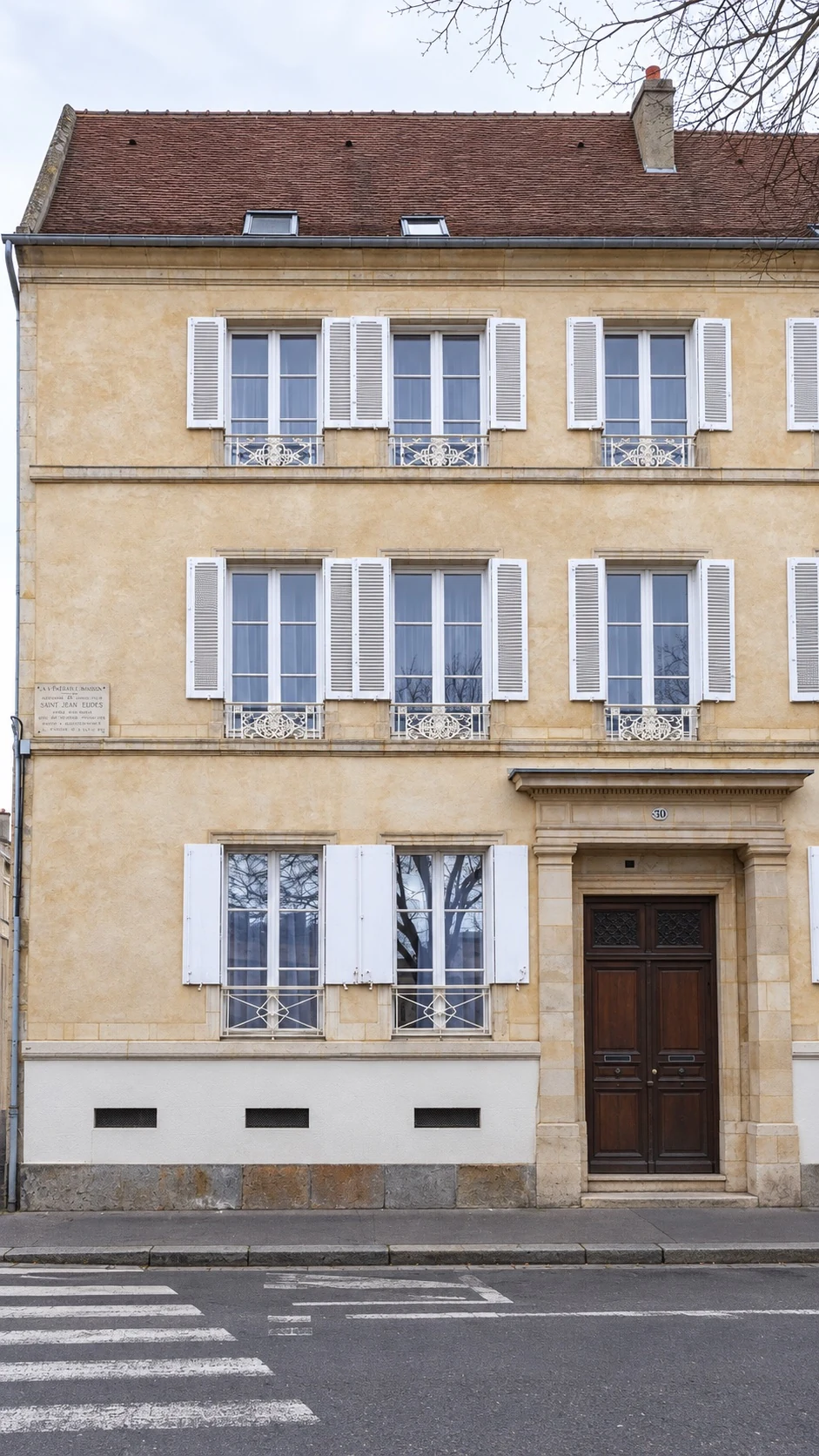 Straightened view of Maison Saint Jean Eudes on rue Jean-Eudes in Caen